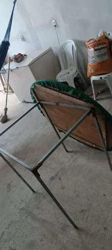 Vendo mesas de madeiras com os pés de Metalon !