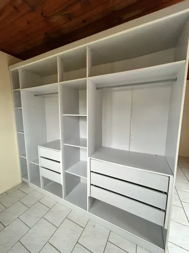 Armário/guarda-roupa grande - ideal para closet