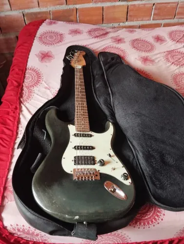Guitarra + pedaleira fender