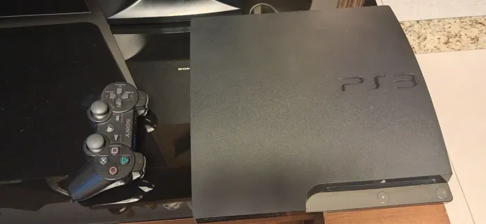 PS3 Slim 500GB + 2 jogos