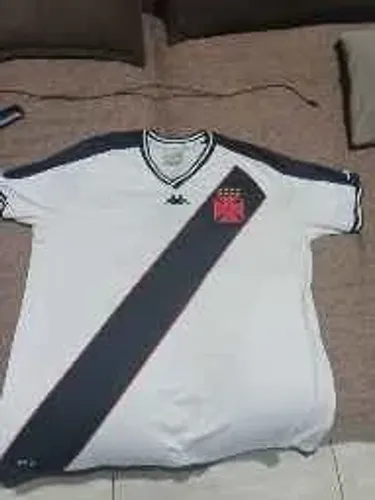 Camisa do vasco temporada 24/25 machada com o nome atrás