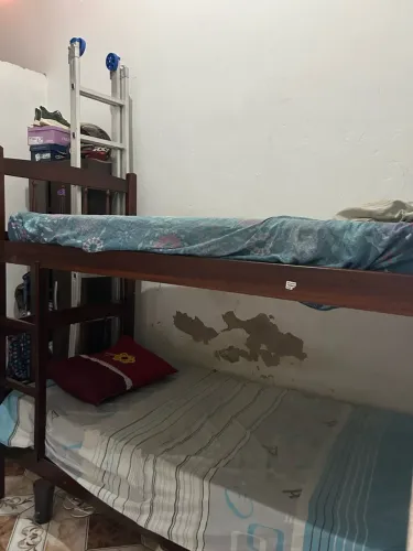 Beliche de Madeira com Escada + 1 Colchão | R$ 650