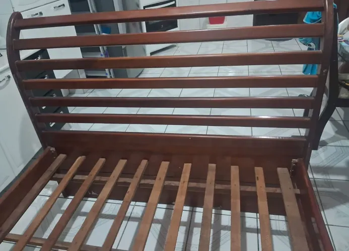 Vendo cama de Angelim em excelente estado