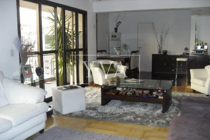 Apartamento de 125 m² com 4 dormitórios, 4 suítes, 2 vagas em Moema Pássaros