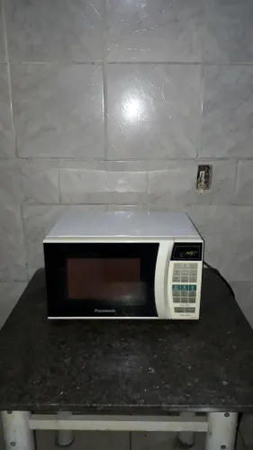 Microondas Panasonic 20litros funcionando perfeitamente e ótimo estado de conservação.