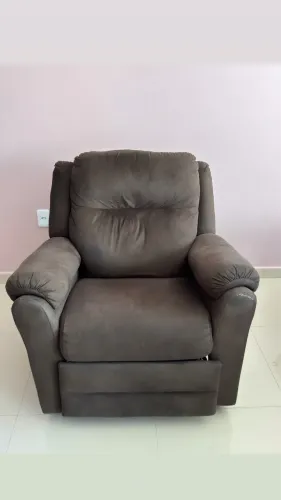 Poltrona reclinável giratória