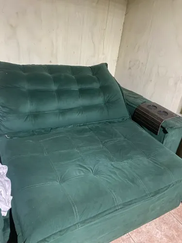 SOFA RETRATIL COM PEQUENO DEFEITO