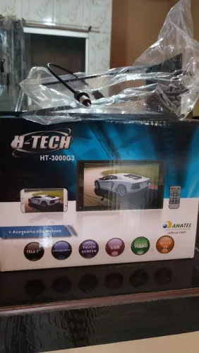 Multimídia H-tech 7" já com a moldura e conector incluso..