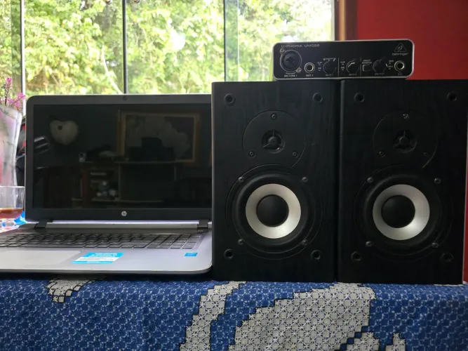 Setup Completo Home Studio: Notebook 17" + Interface Behringer + Monitores Microlab