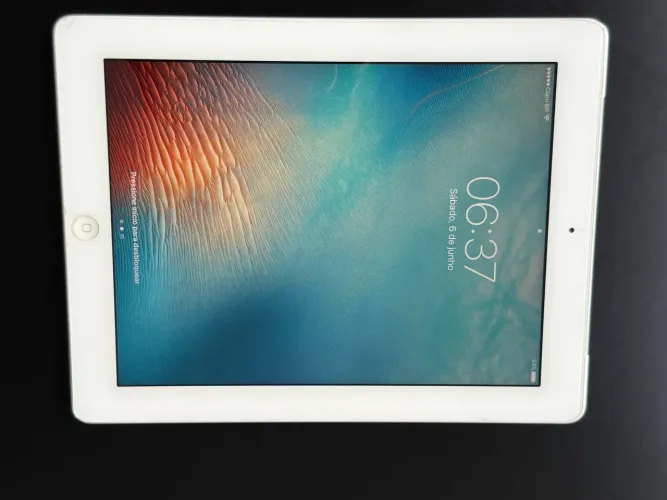 iPad 4ª geração, modelo A1459, com Wi-Fi + Celular e 32GB de armazenamento.