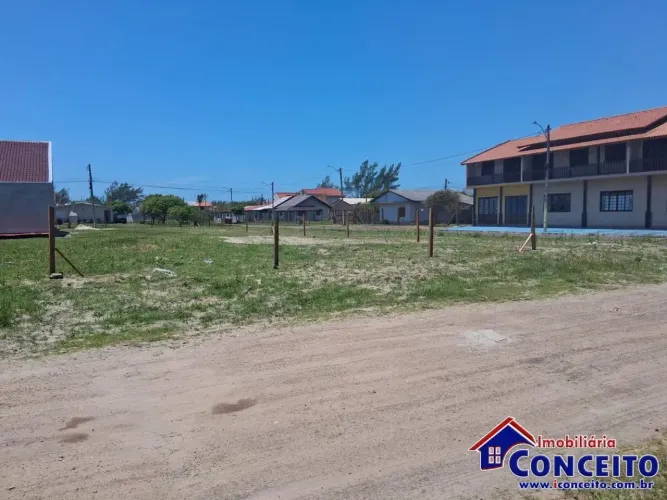 T181 - Ótimo terreno de esquina medindo 356,25m² no balneário Presidente
