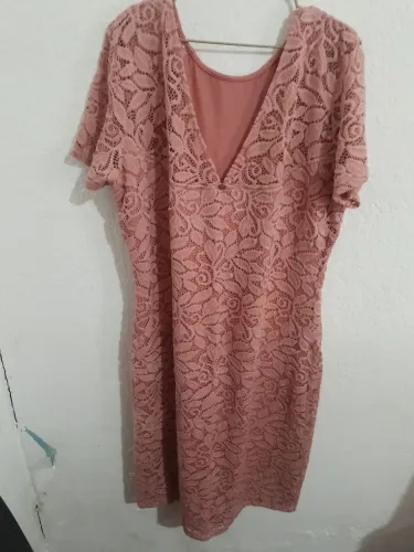 Vestido de renda com forro