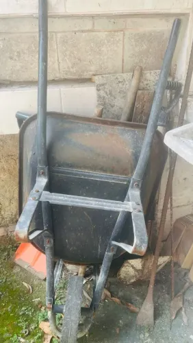 Carrinho de mão para obras