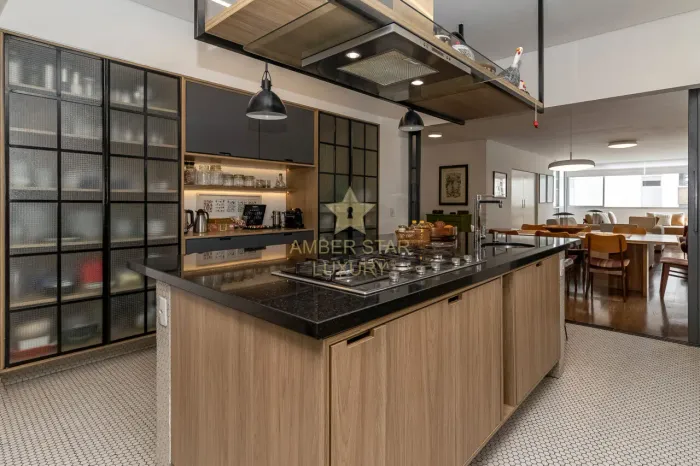 Apartamento em Higienópolis: 270m², 1 por Andar, 3 Quartos (2 Suítes), Varanda, Adega e 2