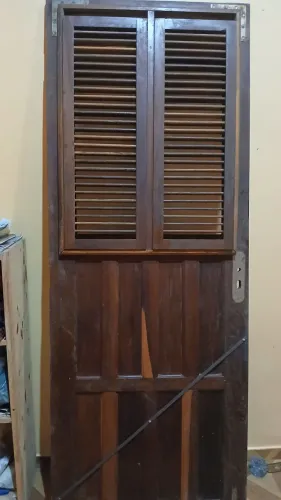 Uma porta de pau darco