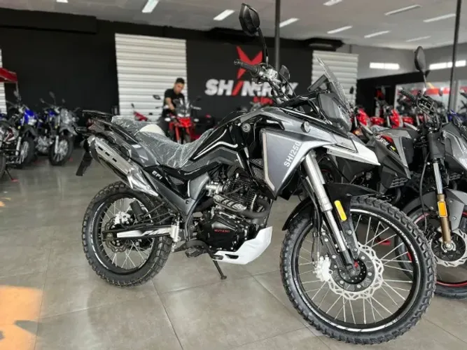 Shineray Shi 250 EFI Preto com Branco