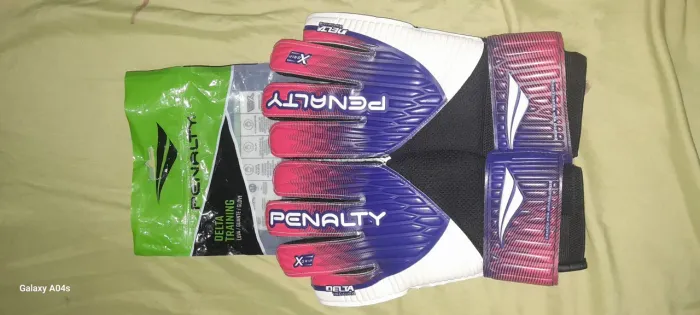 Luva de goleiro PENALTY.