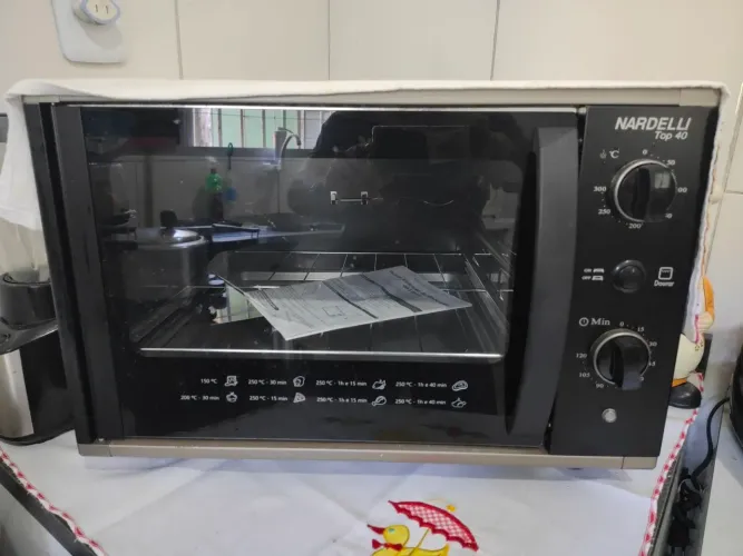 Forno elétrico de 40 litros novo nunca foi usado marca Mardeli valor R$500.00 , novo