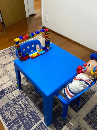 Mesa Infantil Azul com 2 cadeiras 
