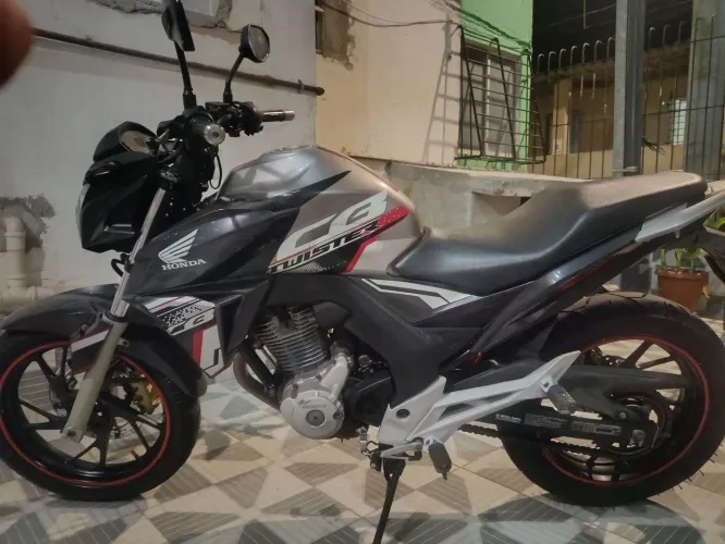 Moto Twister ano 2020