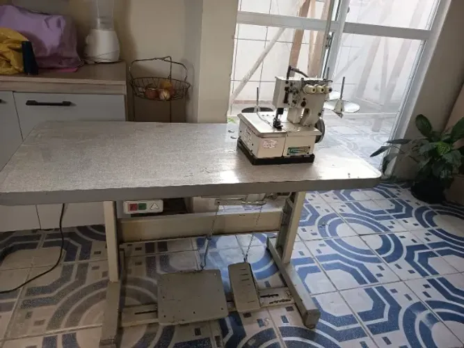 maquina de costura galoneira semi industrial.