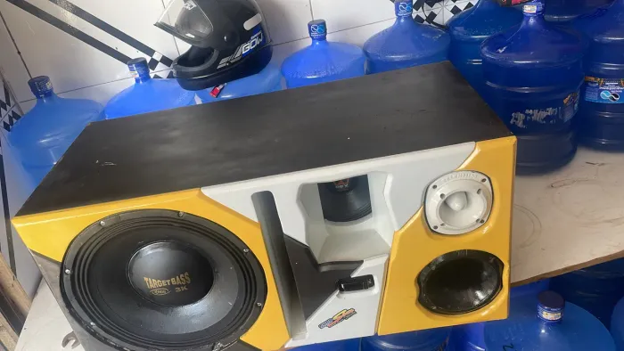 Vendo som automotivo