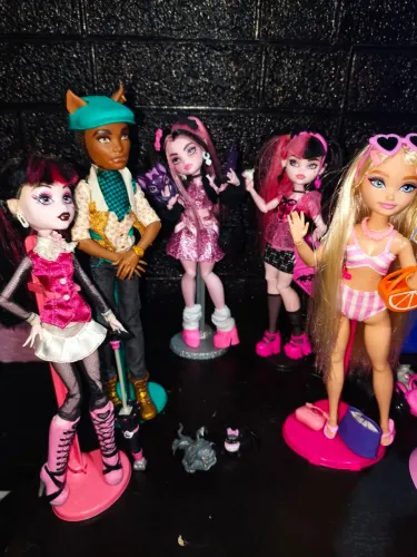 NÃO SEPARO lotinho drac básica, g3 e clawd + barbie de brinde