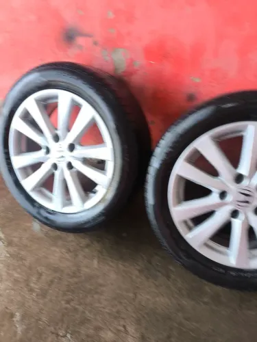 Vendo rodas 16 com pneus meia vida do Civic g9 ou troca 