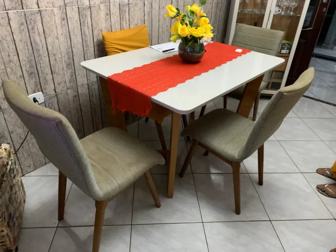 MESA MADEIRA NO VIDRO