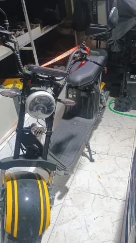 Vendo scooter muito nova usada poucas vezes, 4mil watts autonomia 30km.