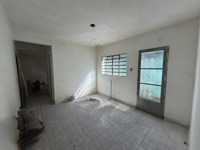 Vendo Casa: R$150 mil. De entrada. Bairro: Miguel Badra Alto