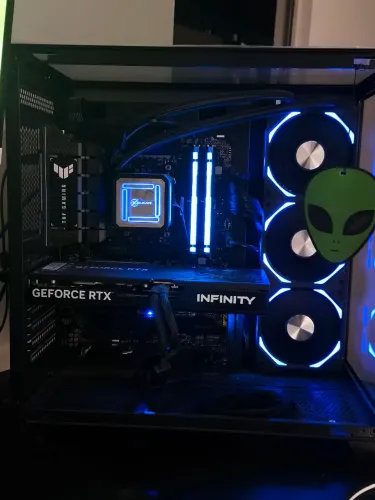 Pc gamer Rayzen 7 9800 X3D, RTX 5070
