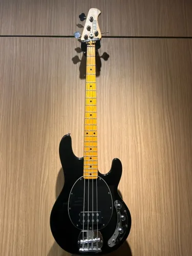 Contrabaixo Sterling by Music Man SUB series