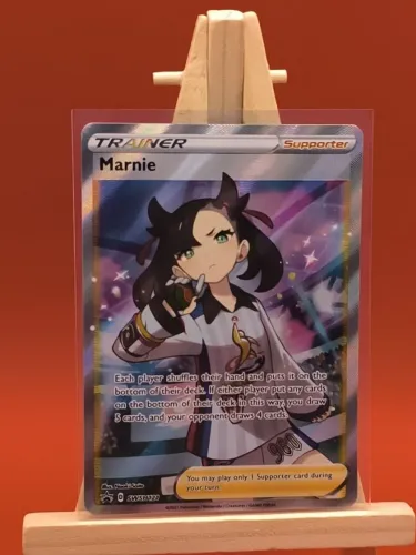 Carta pokemon Marnie full art Promo