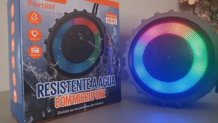Caixa de Som Portátil Bluetooth Resistente a Água com Alça e LED e Rádio FM (PRETO)