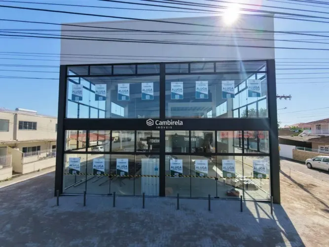 Loja Nova com aproximadamente 350,00M², na rua geral do Aririu