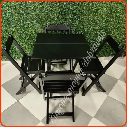 Jogo de mesa com 4 cadeiras dobráveis
