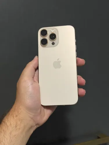 iPhone 16 pro Max Desert 256 GB (10 ciclos de bateria )