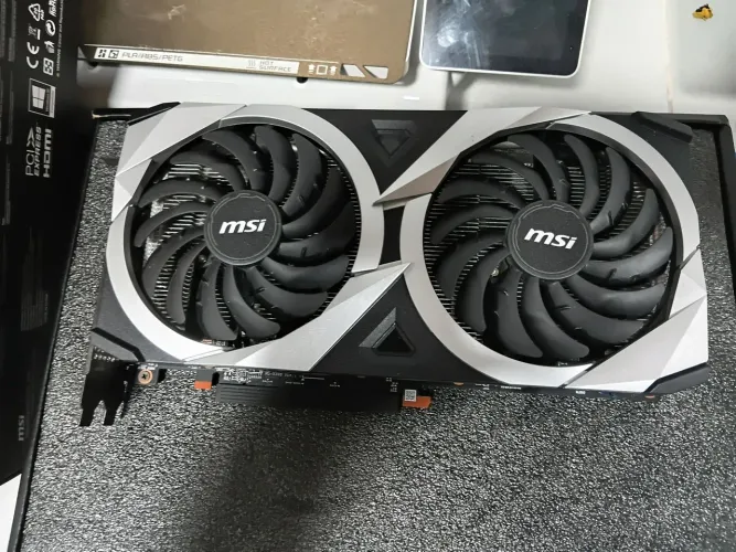 RADEON RX6700XT 12GB AMD