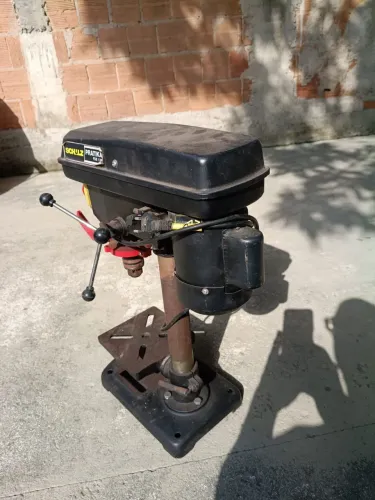 Vendo Furadeira de bancada 220v