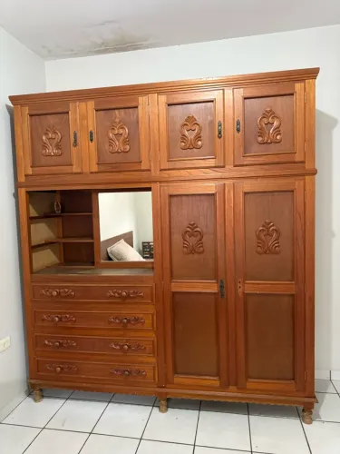 Guarda roupa casal de madeira 