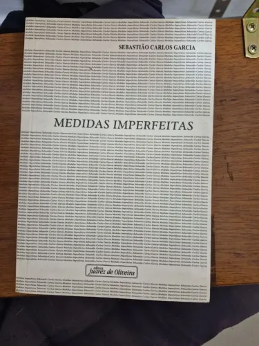 Livro medidas imperfeitas - poesia