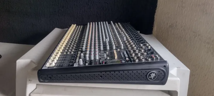 Mesa De Som Mackie Profx22 V2 22 Canais