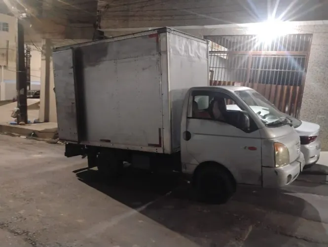 Vendo baú HR 2011