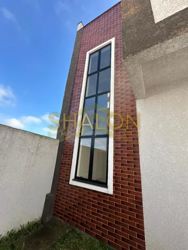 Sobrado Triplex Moderno com Espaço Gourmet no Capão Raso | 207m² Privativos e 3 Vagas