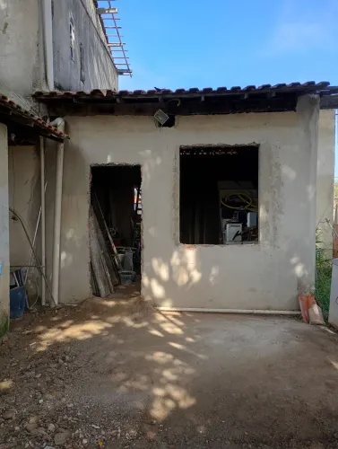 Casa 10 minutos da praia e lagoa próximo a comércio e escola