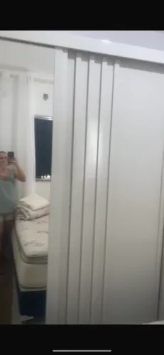 VENDO GURADA-ROUPA 7 meses de uso e SOFÁ