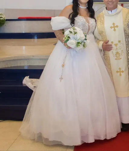 Vendo vestido de noiva com véu e anagua
