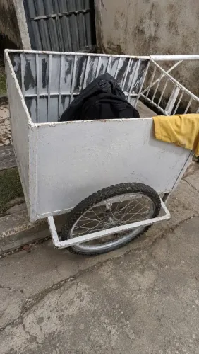 Carro para de amendoim