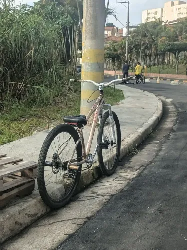 Bicicleta caloi vulcan em perfeito estado para uso